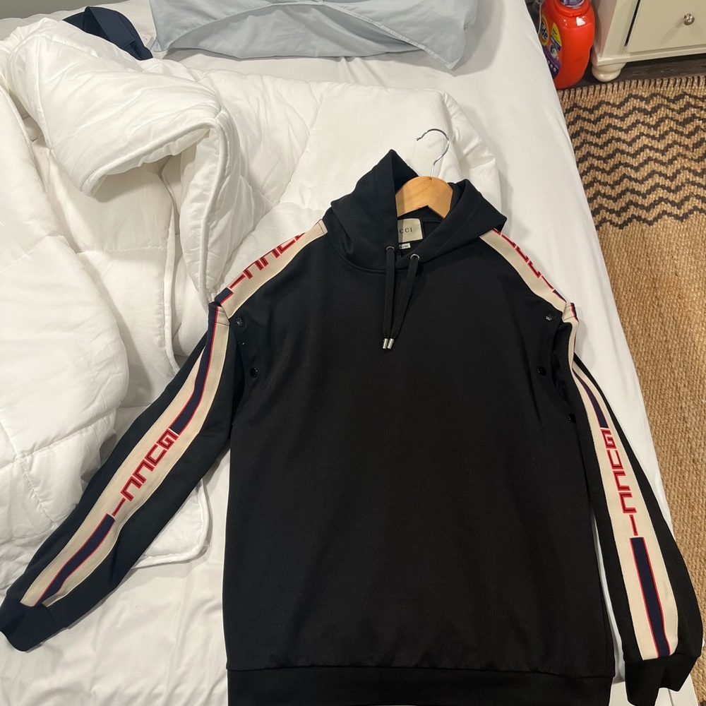 Gucci men’s hoodie with detachable sleeves, black